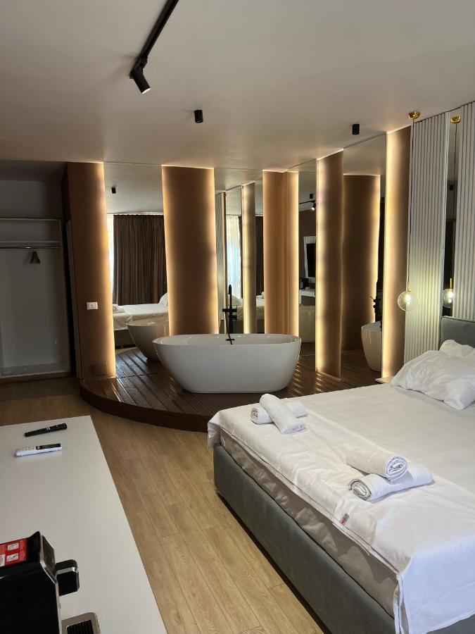 Capital Center 5*
