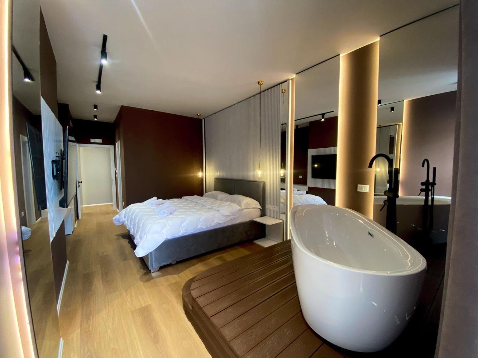 Capital Center 5*